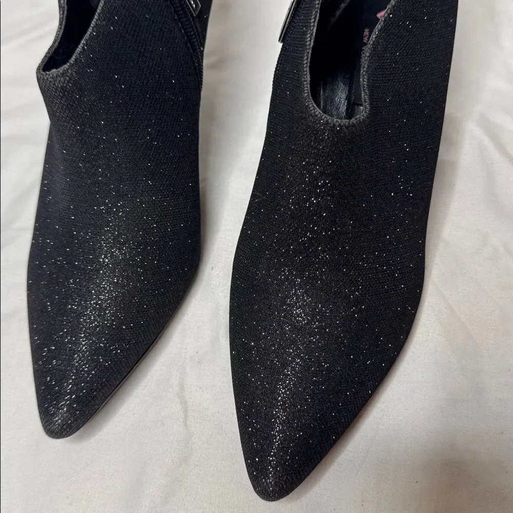 Nina New York Black Pointed Toe Glitter Booties. Size 7.5